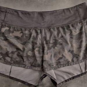 Lululemon Speed Up 2.5” Black Camo Short